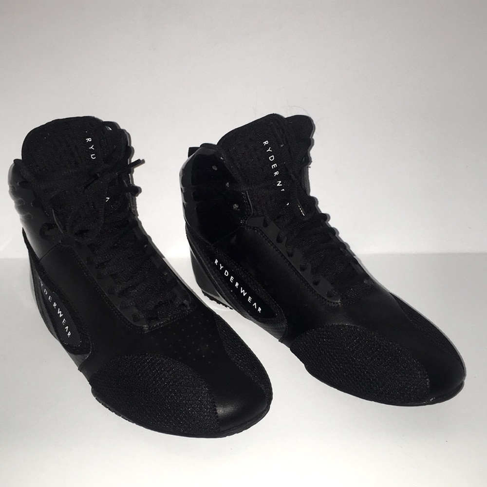 Brand new pair of Ryder wear high top gym shoes size 9